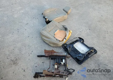 2008 Lincoln Town Car Signature Limited from USA, damaged, VIN 2LNHM82W98X649747